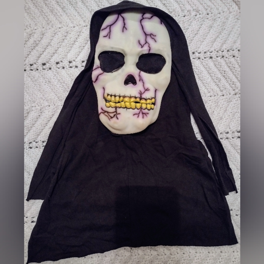 Easter Unlimited Yellow Teeth Skull Mask Cotton Shroud Not Scream Funworld Glows